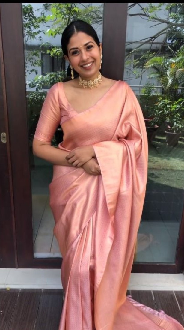  Women's Litchi silk Printed Saree With Unstitched Blouse (Peach) 