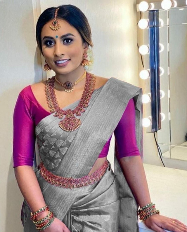  Women's Litchi silk Printed Saree With Unstitched Blouse (Grey) 