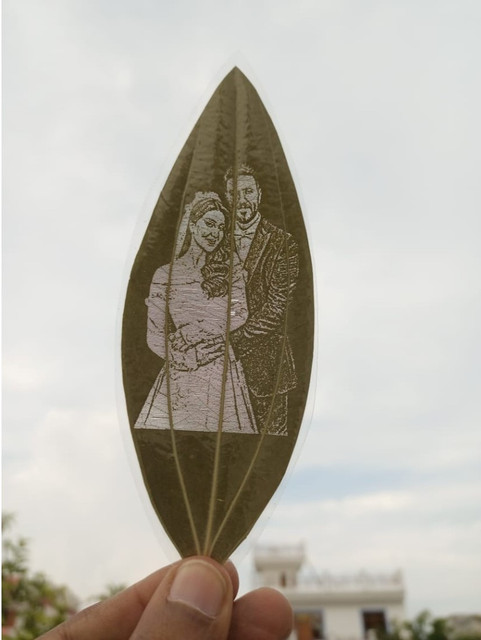 Custom Engraved Leaf Art  Bride And Bridesmaid - Sister Bond Portrait on Natural Leaf