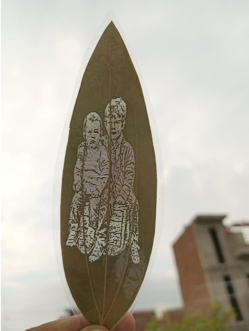 Custom Engraved Leaf Art  Couple Portrait on Natural Leaf