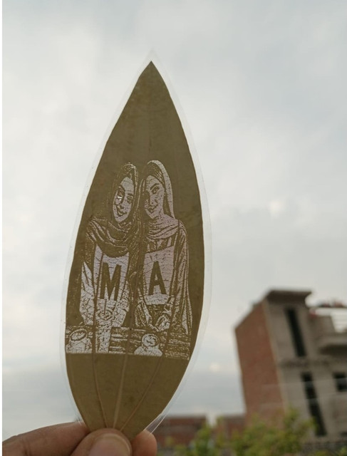 Custom Mother And Daughter Leaf Art  Personalized Engraved Portrait on Natural Leaf