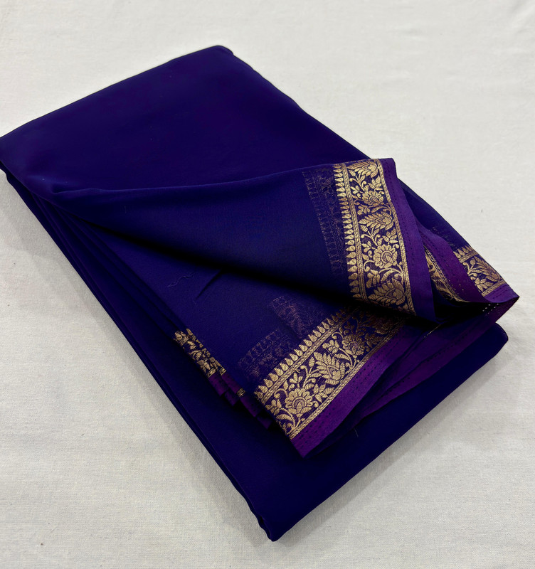 Women's Crepe Chit Pallu Solid Saree With Unstitched Blouse 5.5Mtr (Lavender)