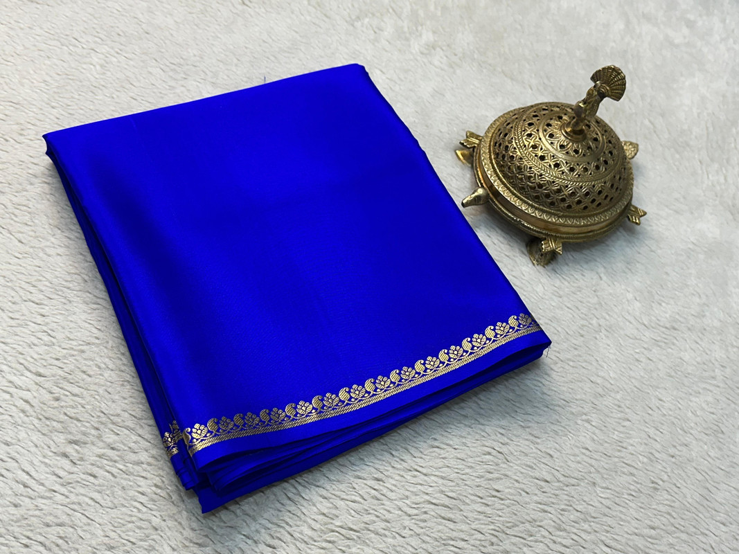 Women's Crepe Chit Pallu Solid Saree With Unstitched Blouse 5.5Mtr (Blue)