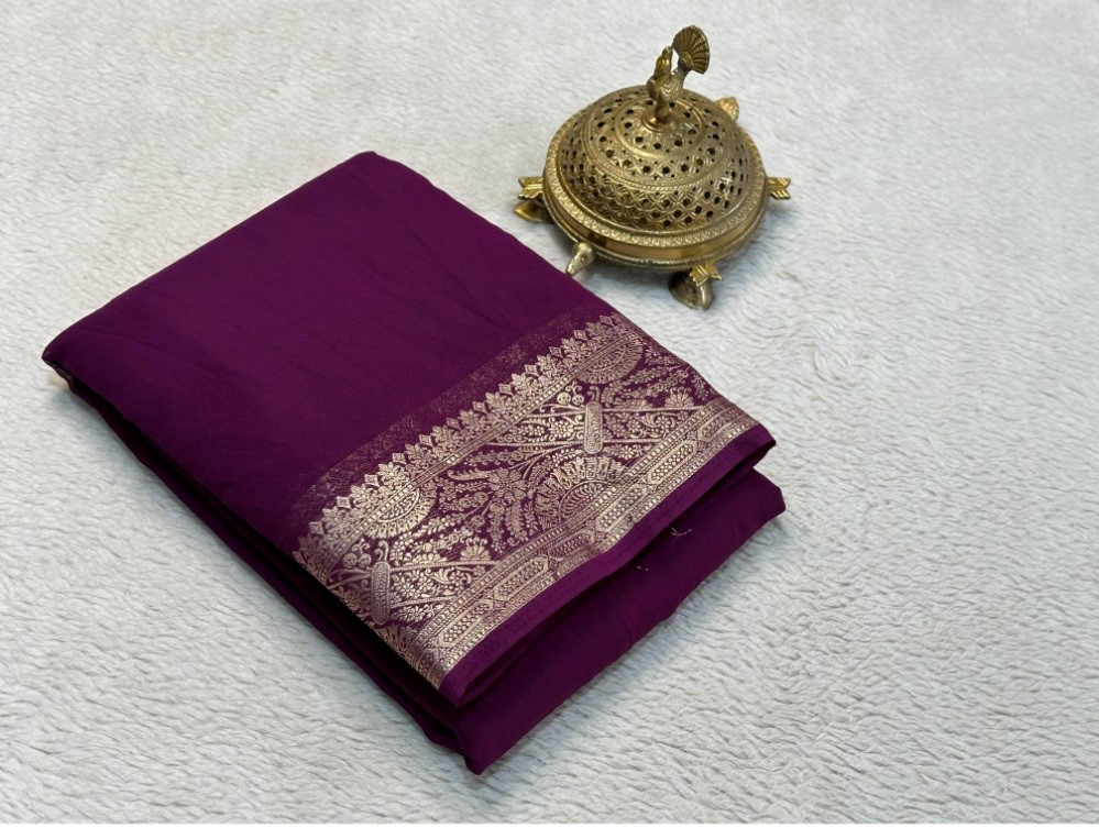 Women's Crepe Chit Pallu Solid Saree With Unstitched Blouse 5.5Mtr (Purple)