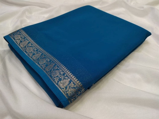 Women's Crepe Chit Pallu Solid Saree With Unstitched Blouse 5.5Mtr (teal blue)