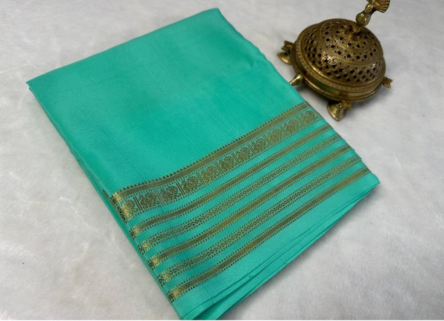 Women's Crepe Chit Pallu Solid Saree With Unstitched Blouse 5.5Mtr (Ramagreen)