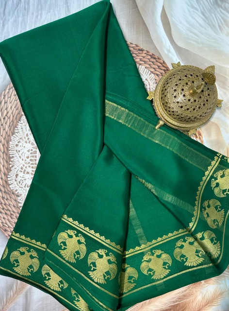 Women's Crepe Chit Pallu Solid Saree With Unstitched Blouse 5.5Mtr (Green)