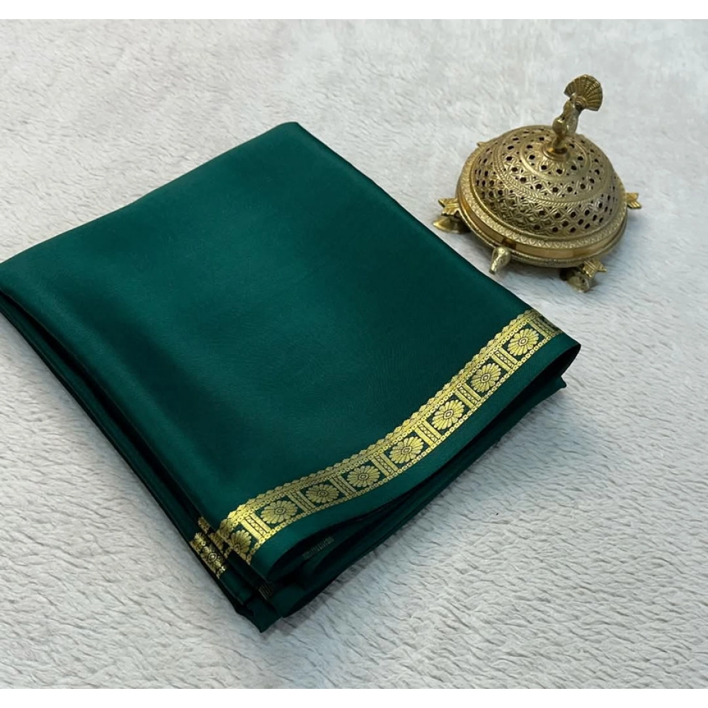 Women's Crepe Chit Pallu Solid Saree With Unstitched Blouse 5.5Mtr (Green)